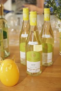 היינות הלבנים צוברים תאוצה – יקבי כרמל מציעים מגוון יינות לבנים לשבועות